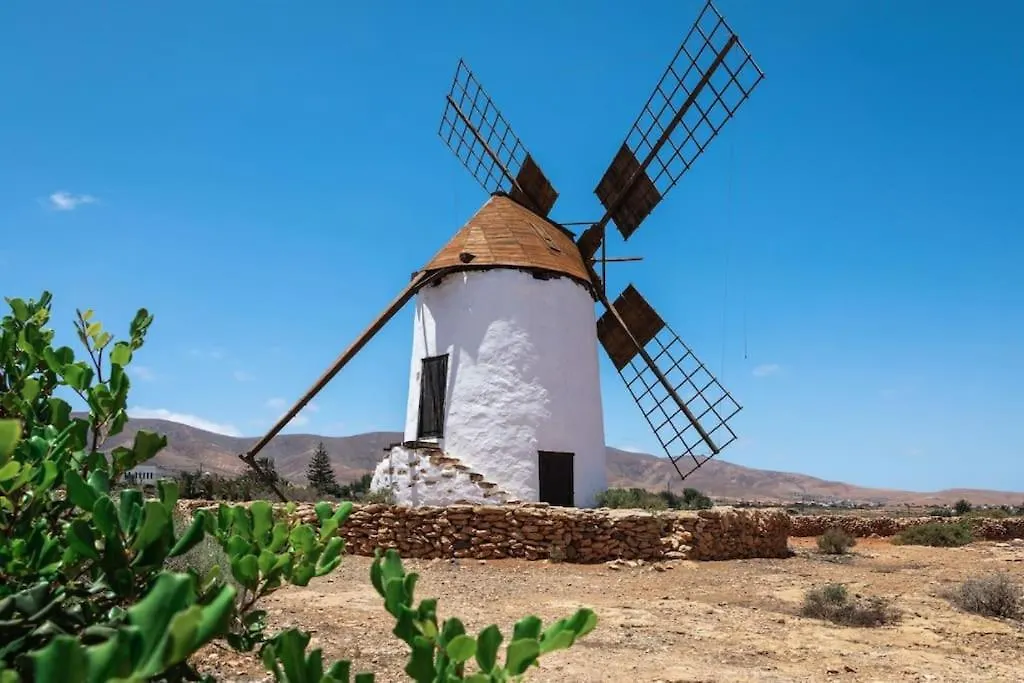 Histórica Villa con molino de viento Antigua