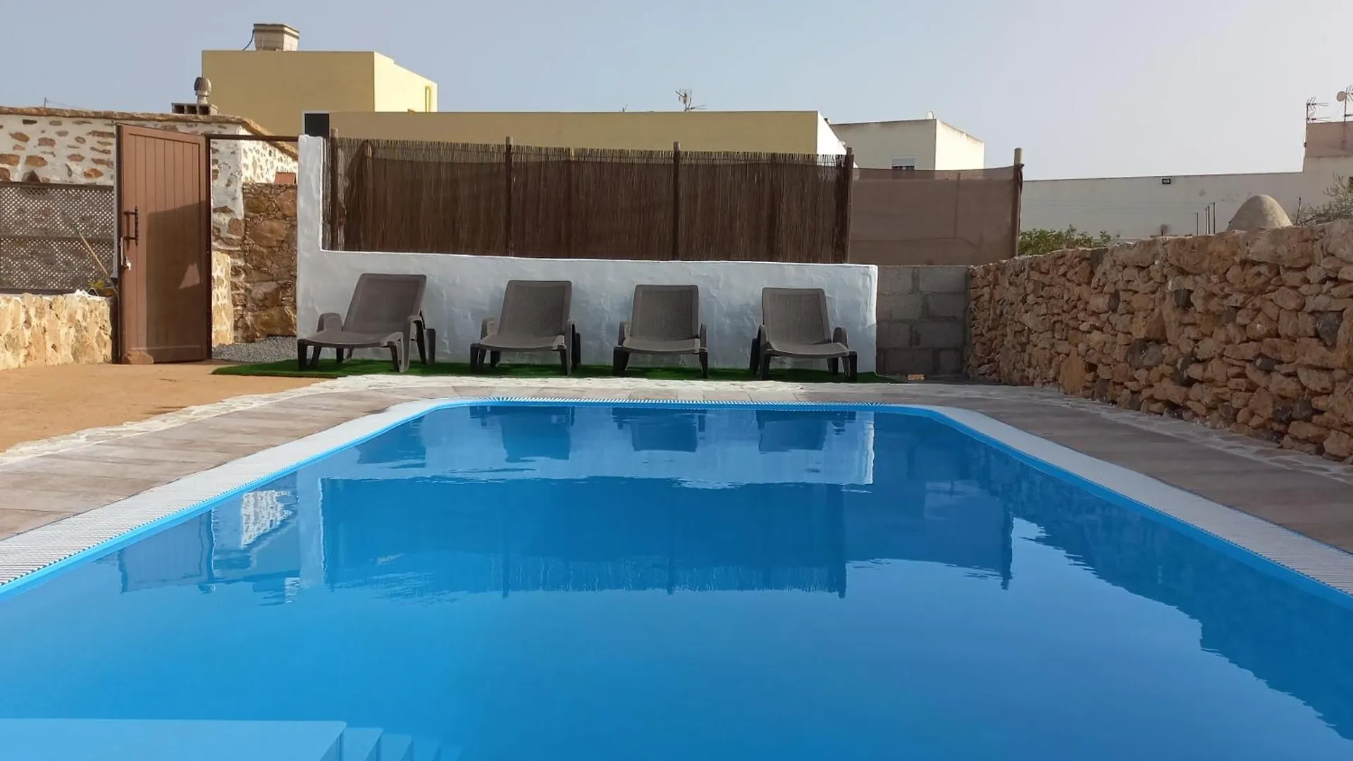 Histórica Villa con molino de viento Antigua  España